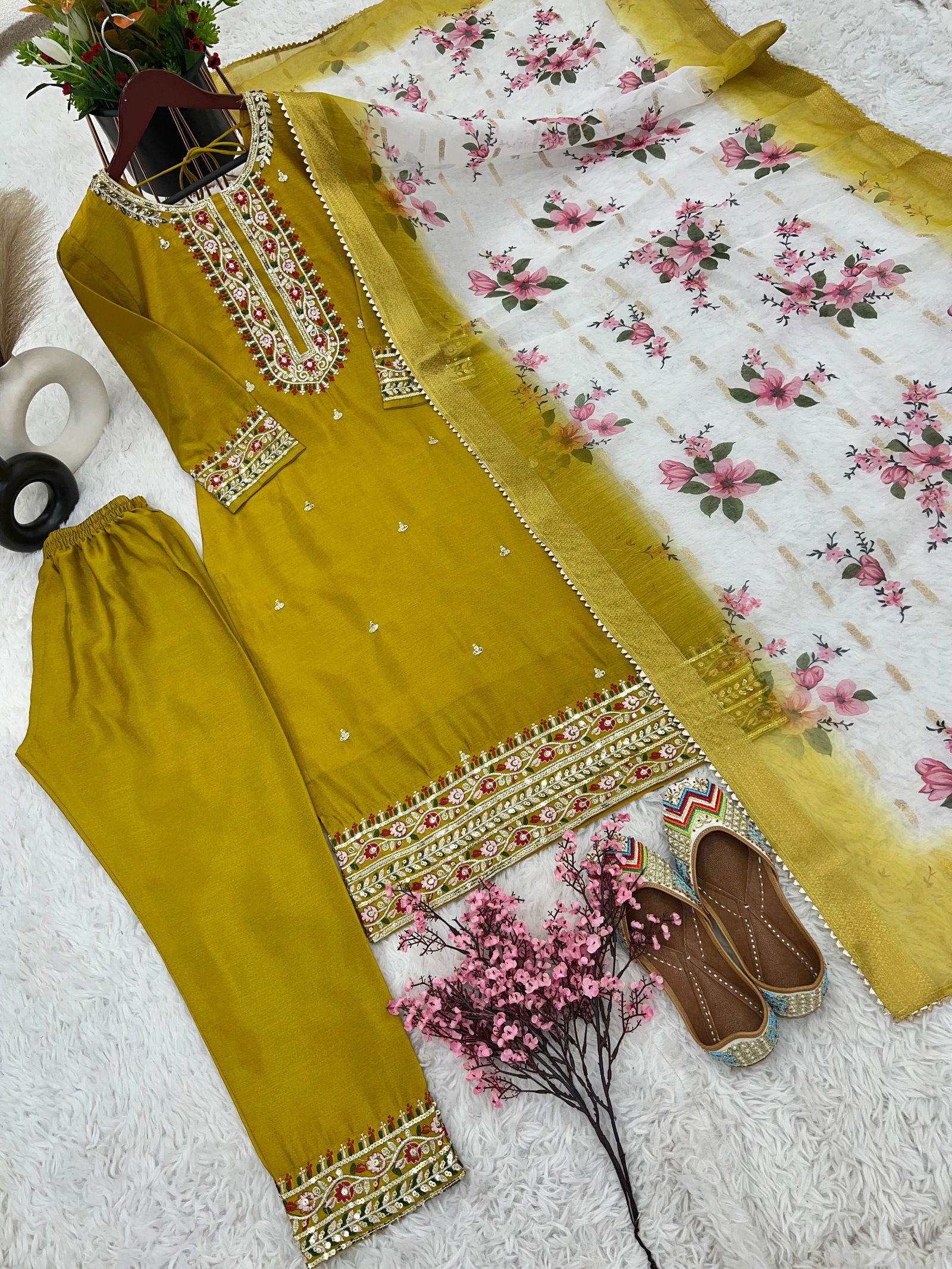 Sr 1622 Embroidery Chinnon Silk Kurti With Bottom Dupatta Wholesale Shop In Surat